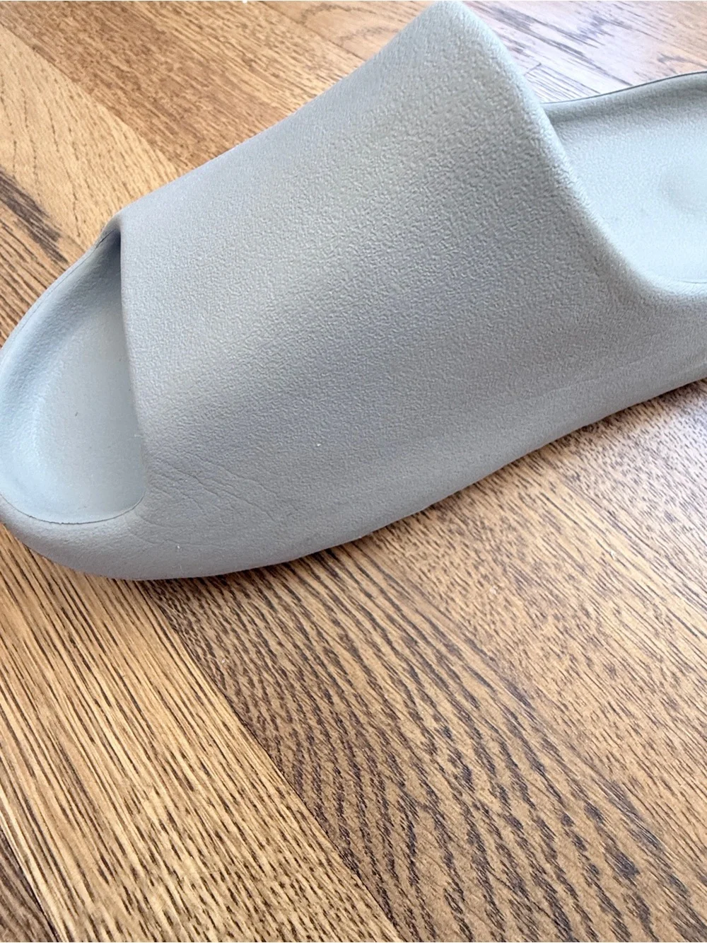 Yeezy Slides in Gray Size Men’s 9 - Picture 8 of 11